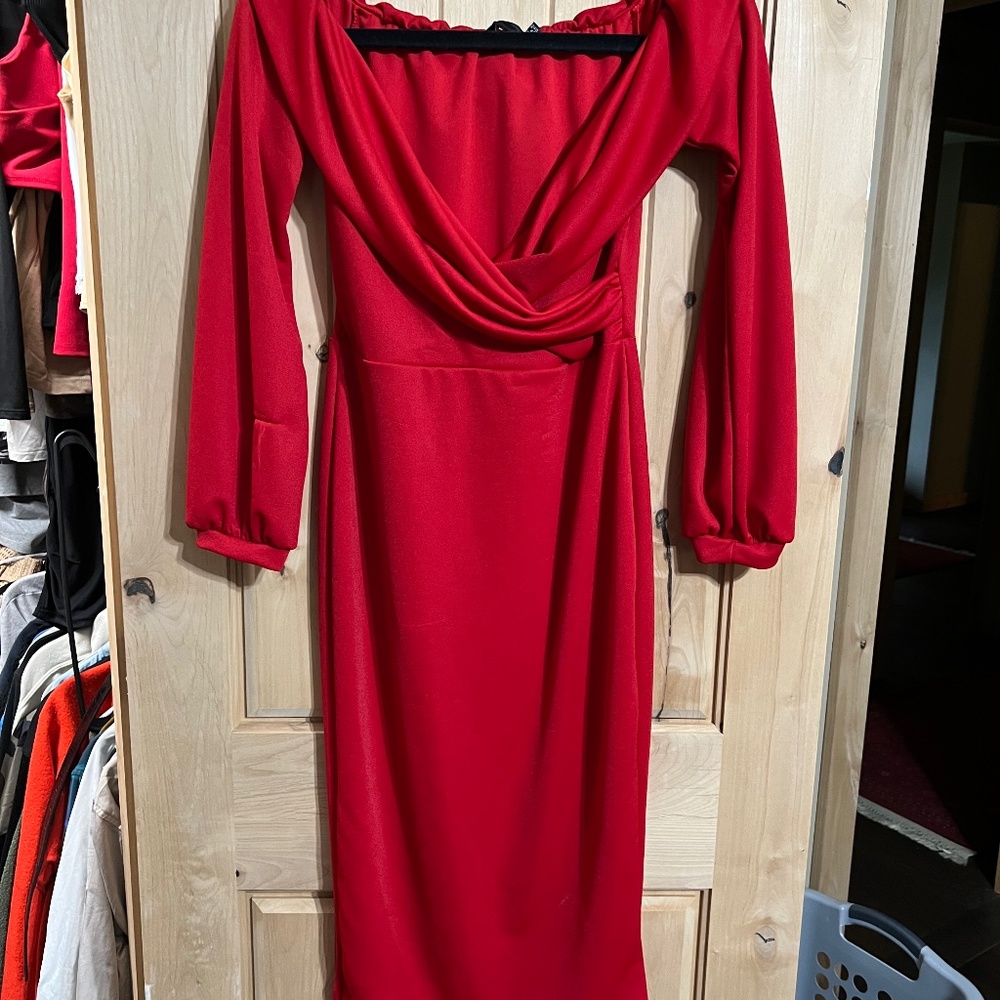 Pretty little thing off shoulder v neck dress